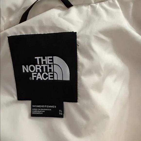 The North Face Women's dryvent Jacket in Cream - Picture 9 of 9